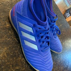 Size 5 youth indoor soccer sneakers